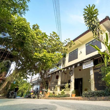 Y Not Laos Hostel Luang Prabang Exterior photo